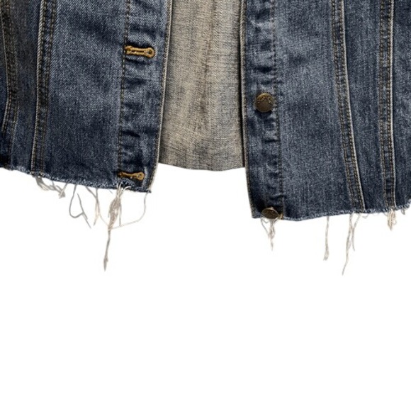 Free People Cropped Denim Jacket Lace Inset Raw Hem Medium - Picture 3 of 12